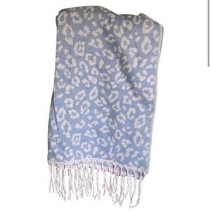 Steve Madden reversible scarf